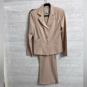 Avian Handmade Women’s Vintage Polyester Cream Pant Suit. Size M